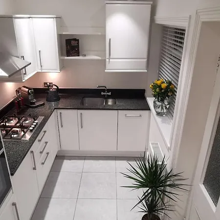 Perfectly Located 4 Storey Townhouse With 2 Parking Spaces In Central Harrogate Exterior foto