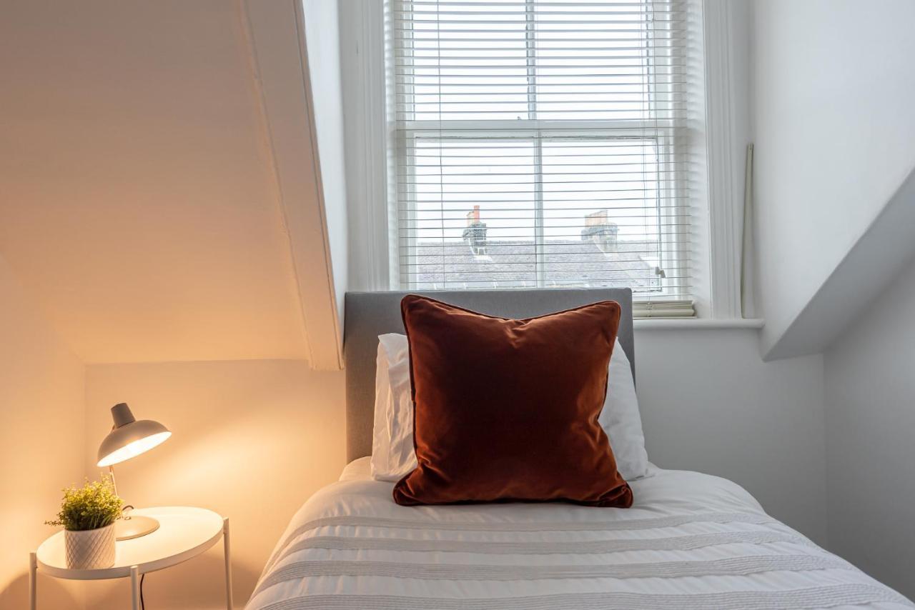 Perfectly Located 4 Storey Townhouse With 2 Parking Spaces In Holiday home *