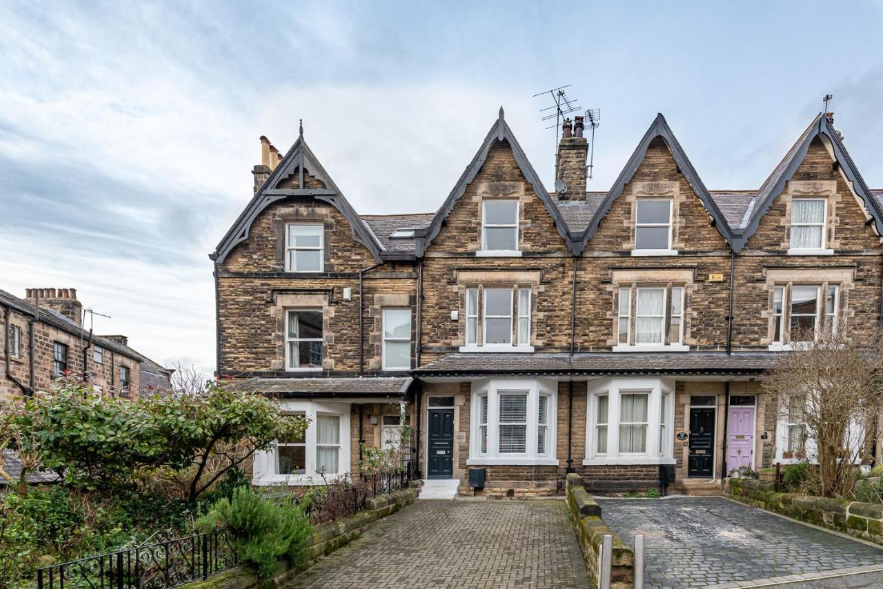 Perfectly Located 4 Storey Townhouse With 2 Parking Spaces In Harrogate