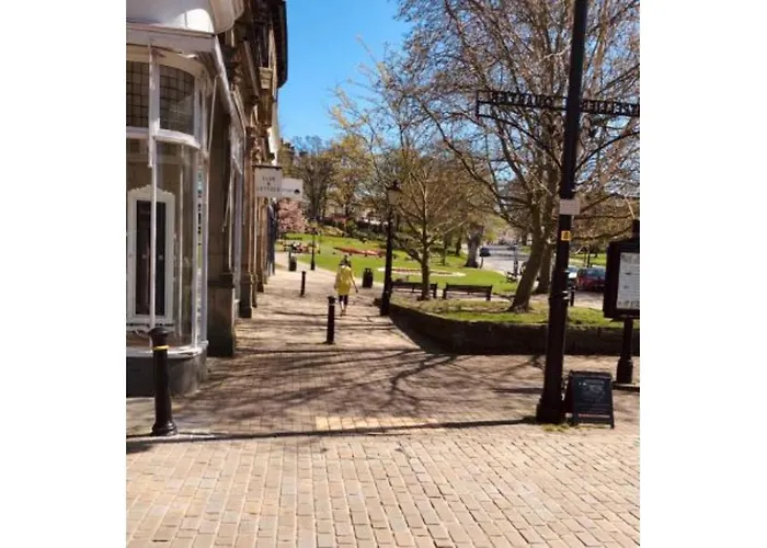 Perfectly Located 4 Storey Townhouse With 2 Parking Spaces In Central Harrogate