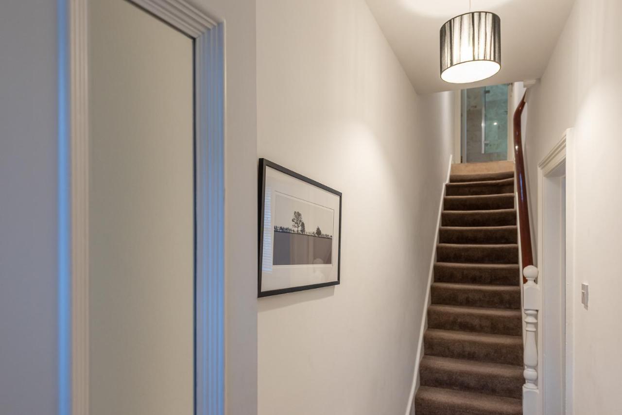 Holiday home Perfectly Located 4 Storey Townhouse With 2 Parking Spaces In Harrogate