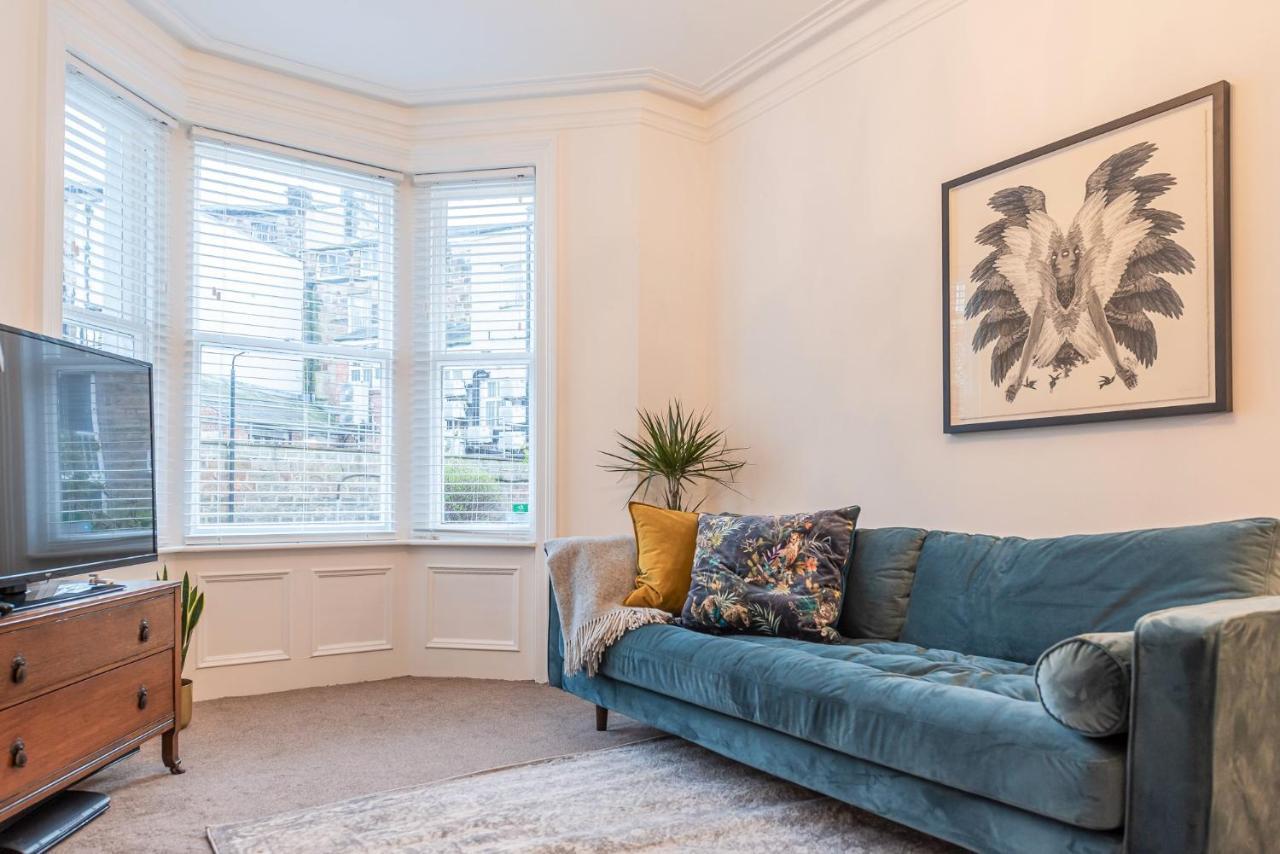 Perfectly Located 4 Storey Townhouse With 2 Parking Spaces In Holiday home Harrogate